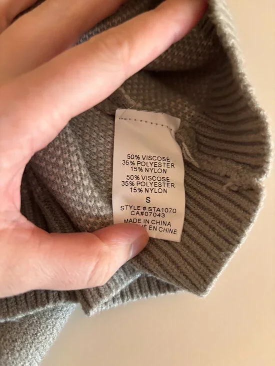 Green Flower Sweater - Picture 5 of 5